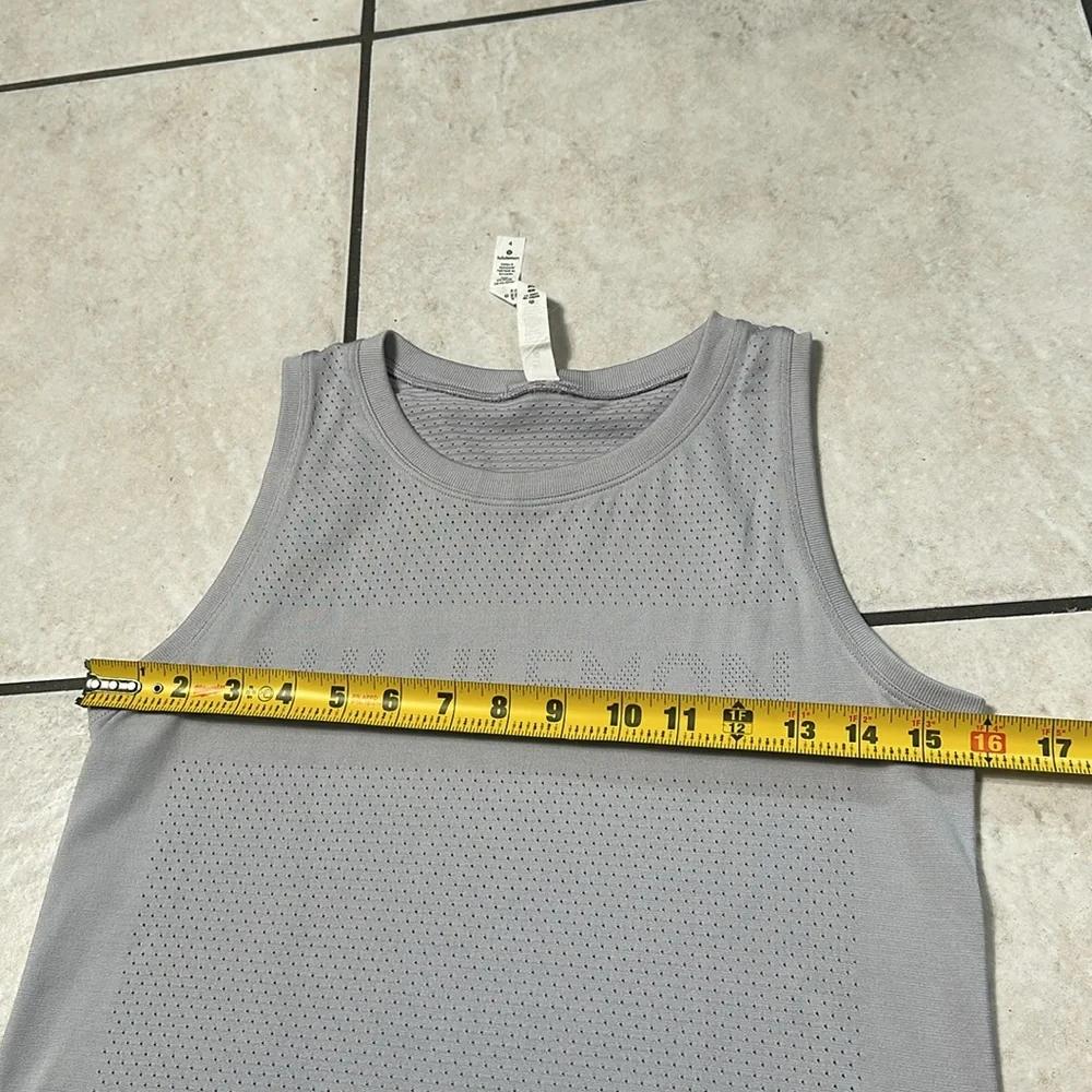 Lululemon Breeze By Muscle Crop‎ Tank *lululemon Silver Lilac